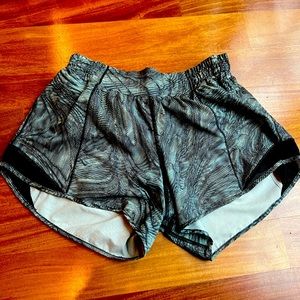 Lululemon Hotty Hot shorts, 4 inch (tall) in Dimensional Icing Blue, size 6